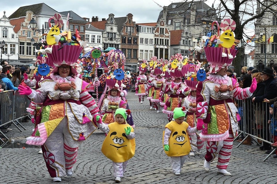Een sfeerbeeld van de laatste Mechelse carnavalsstoet in 2018. 