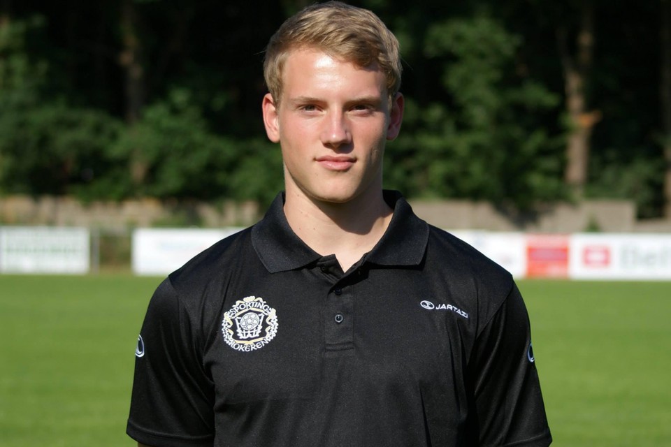 Niels De Wolf, hier in een truitje van Sporting Lokeren, speelt nu bij White Star Sombeke.