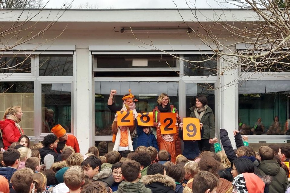 De opbrengst werd op een ludieke manier bekend gemaakt.