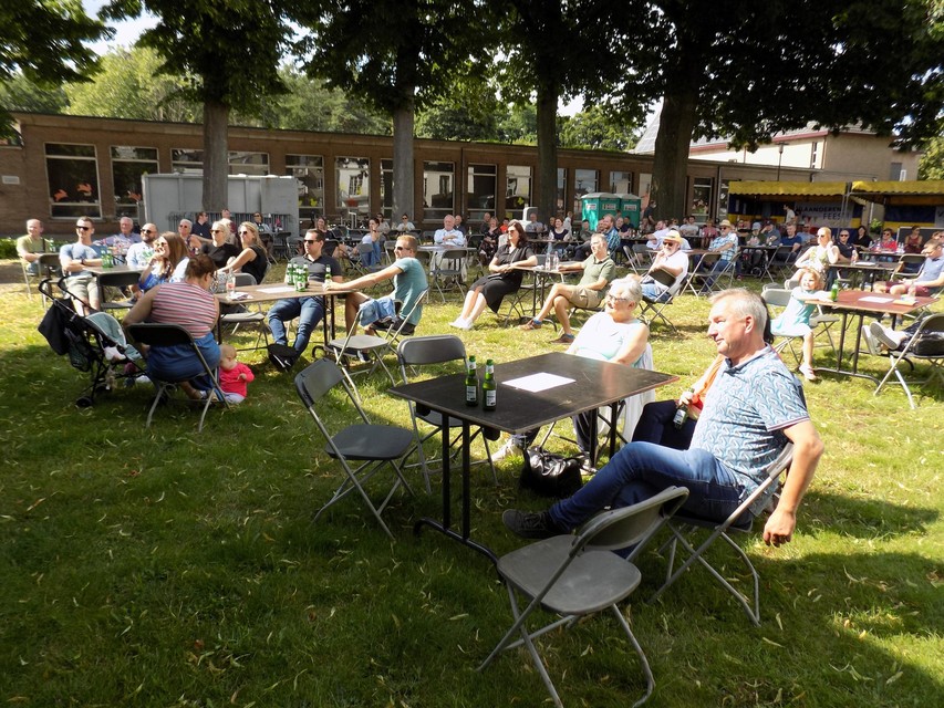Het publiek genoot in Vosselaar van de artiesten en van het zonnetje.