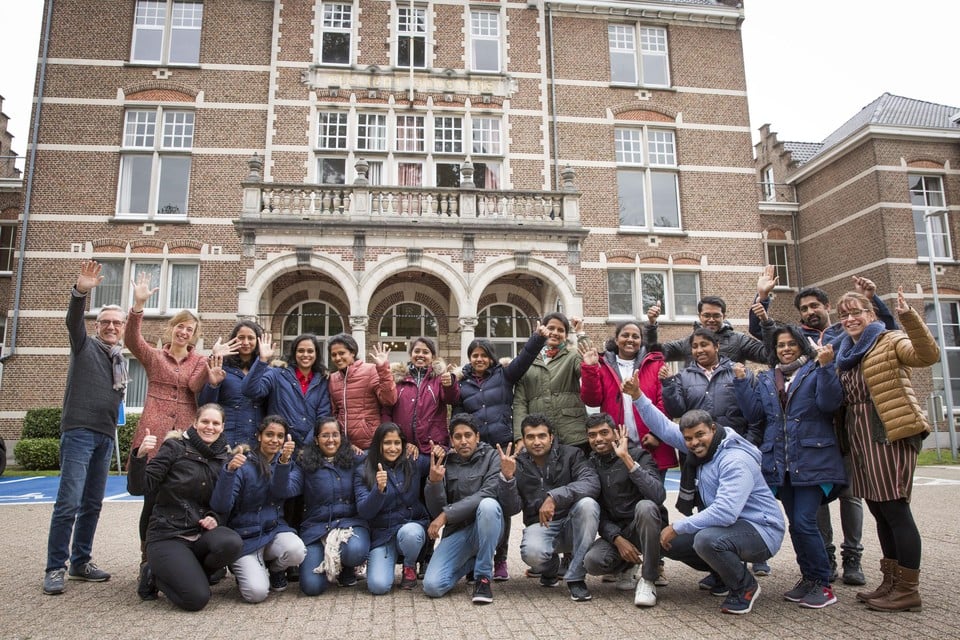 Deze enthousiaste groep Indische studenten startte twee jaar geleden een opleiding Verpleegkunde aan Hivset Turnhout.