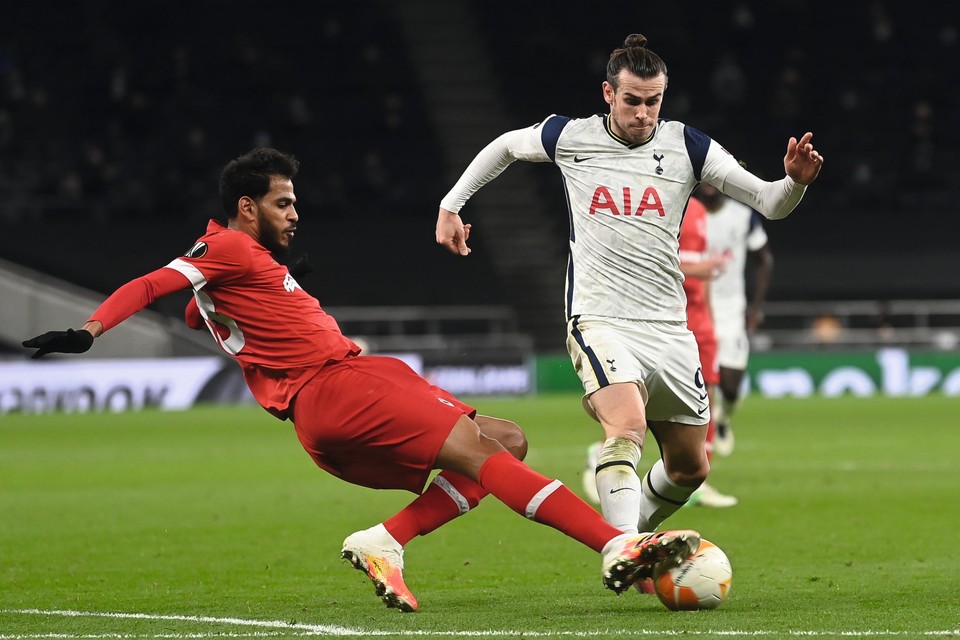 December 2020: Haroun tackelt wereldster Bale tijdens de return bij Tottenham. Zijn laatste Europese optreden dit seizoen, of stunt Antwerp morgen alsnog bij Rangers?
