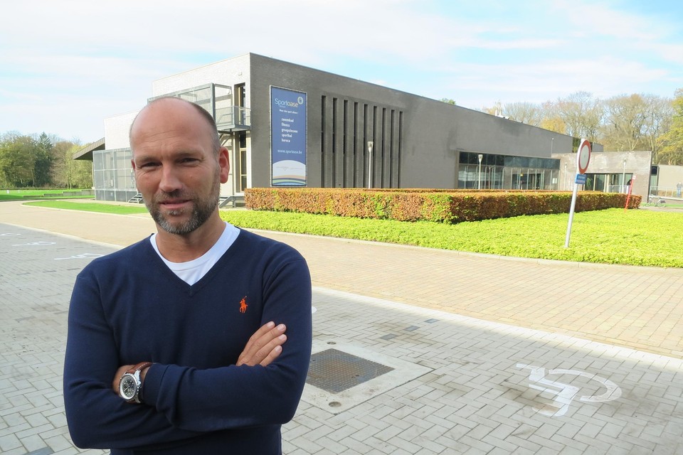 “Het is geen officiële account van Sportoase en de inhoud strookt niet met onze manier van communiceren”, zegt algemeen directeur Michael Schouwaerts van Sportoase. 