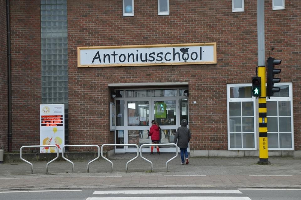 De Antoniusschool aan de Handelslei in Sint-Antonius. 