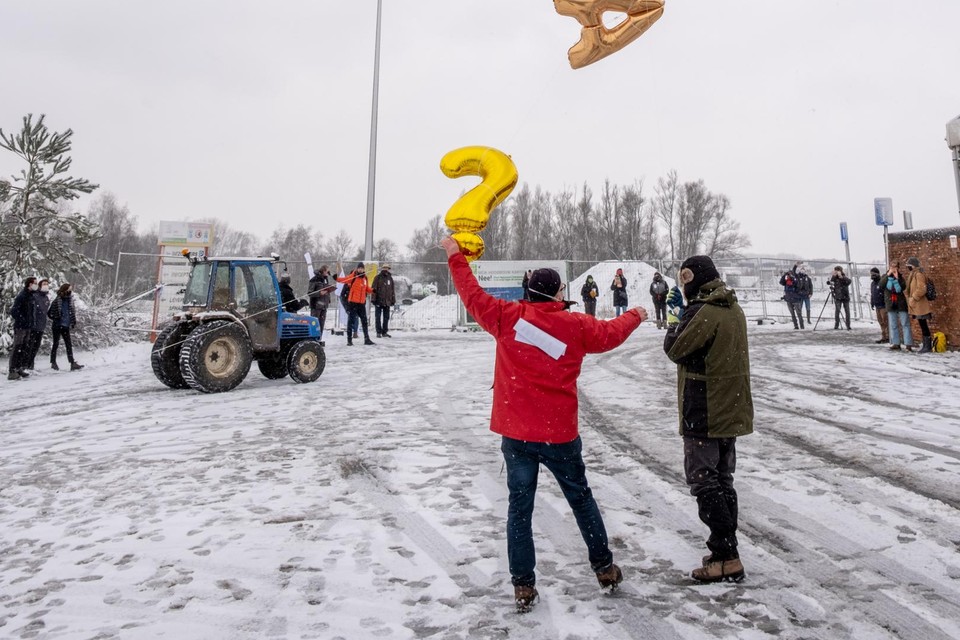 Ballonnen moesten aantonen hoe hoog het complex wordt.