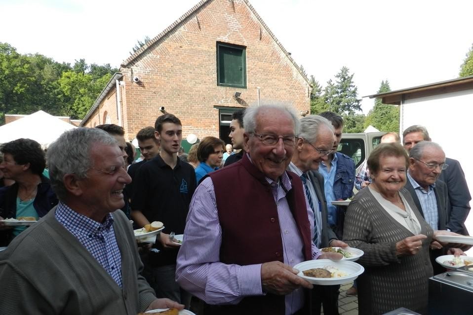 Pater Luk nodigde in september 2014 alle Dreveniers uit op het feest voor zijn tachtigste verjaardag. 
