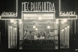 thumbnail: Toen Maurice Lefèvre in 1930 begon te filmen, opende hij ook een ijssalon aan de De Keyserlei.