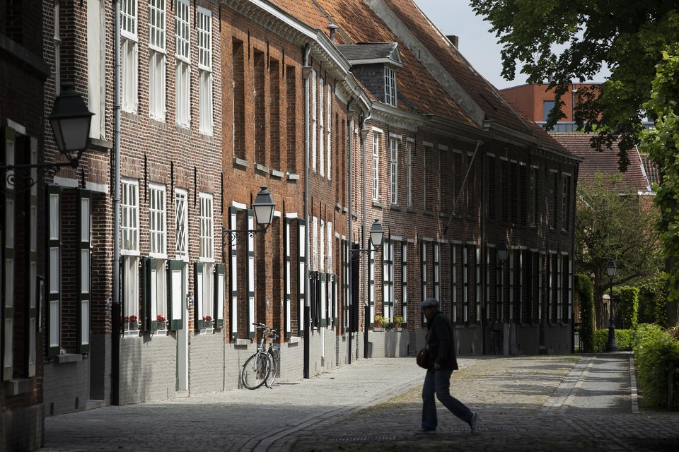 Vanop een afstand oogt het begijnhof in Turnhout idyllisch.