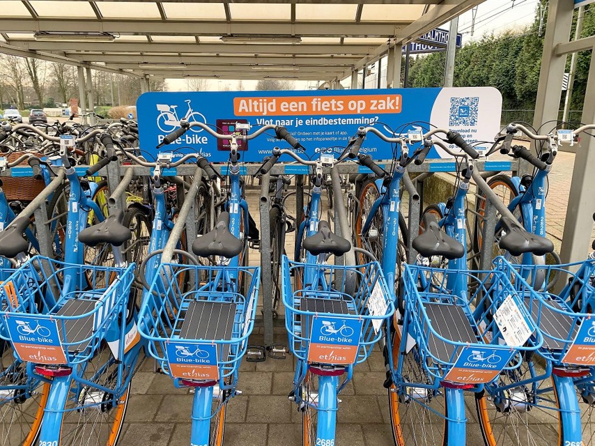 Acht nieuwe Blue-bikes. 