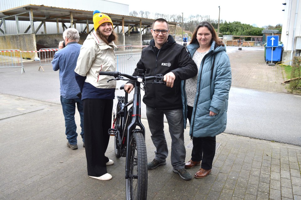 Guy Scheynen met zijn vrouw Kelly en dochter Yara. Hij twijfelt nog over een speedpedelec of een gewone elektrische fiets.