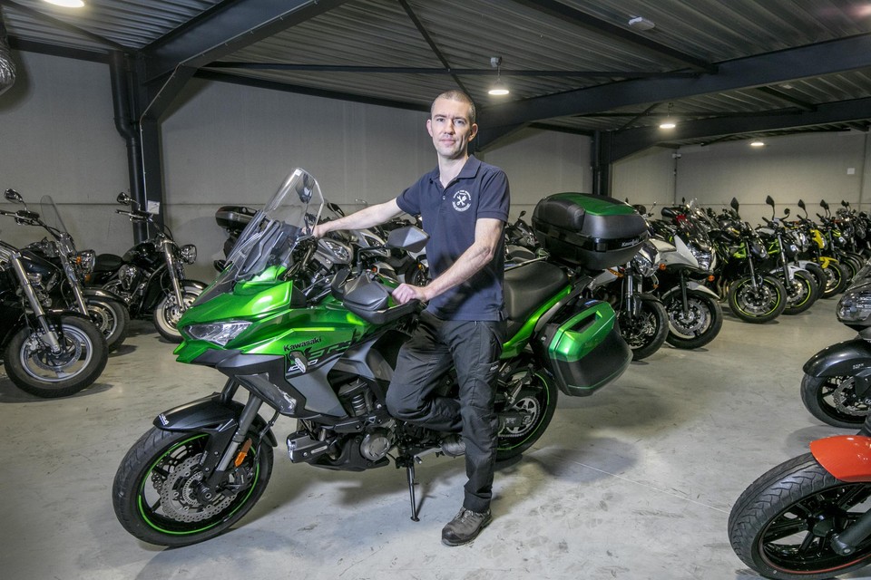 Tom Serneels toont een Kawasaki van het bouwjaar 2019.