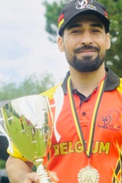 Abdulrashid in zijn shirt van de nationale ploeg. 