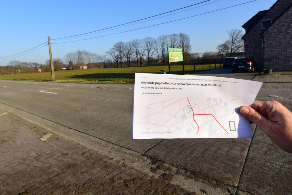 De geplande pijpleiding zou dwars door dit agrarisch gebied lopen.