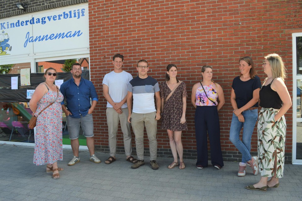 Enkele ouders van kinderdagverblijf Janneman kwamen vrijdag samen om te overleggen welke stappen ze nog kunnen ondernemen.