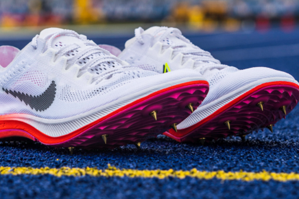 De Nike Dragonfly is één van “superspikes” die voor de nodige controverse zorgt in atletiekmiddens  