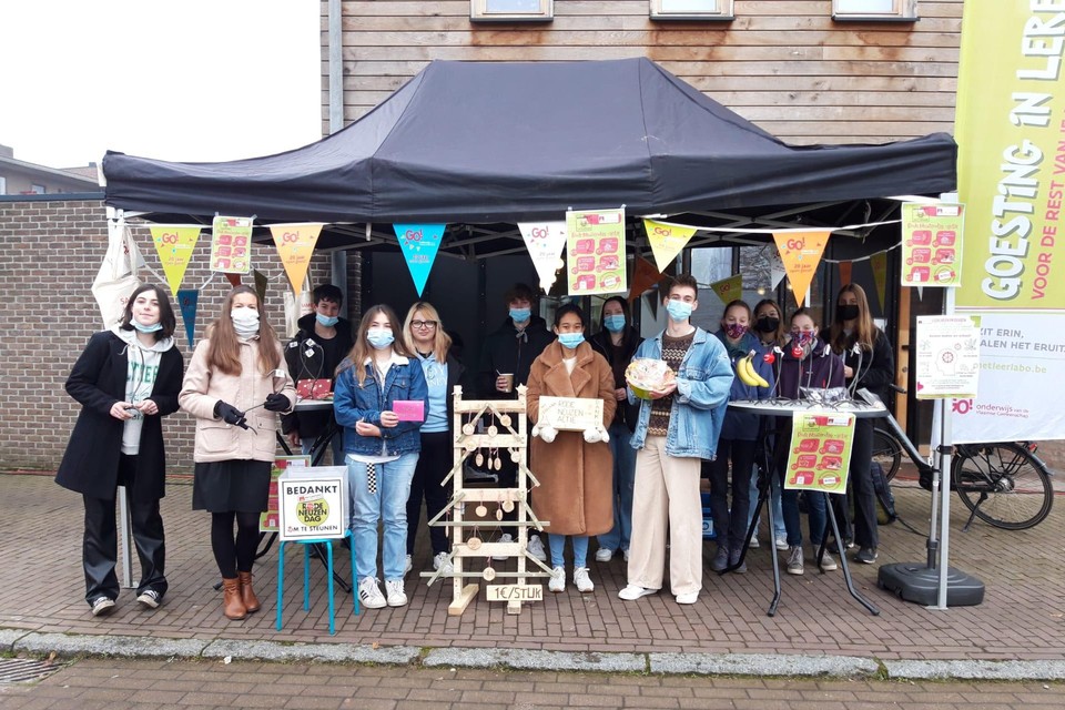 Het enthousiaste verkoopteam op de markt van Westerlo.