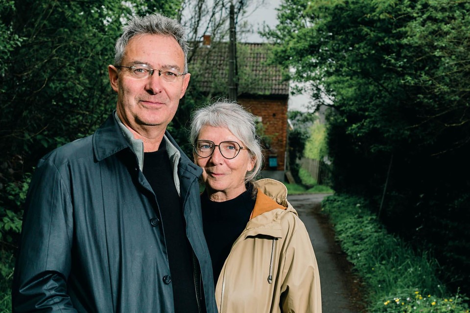 Jos Verlooy (66) en zijn echtgenote Nicole Van Bael (60) uit Kessel (Nijlen) vormen samen het schrijversduo Elvis Peeters.