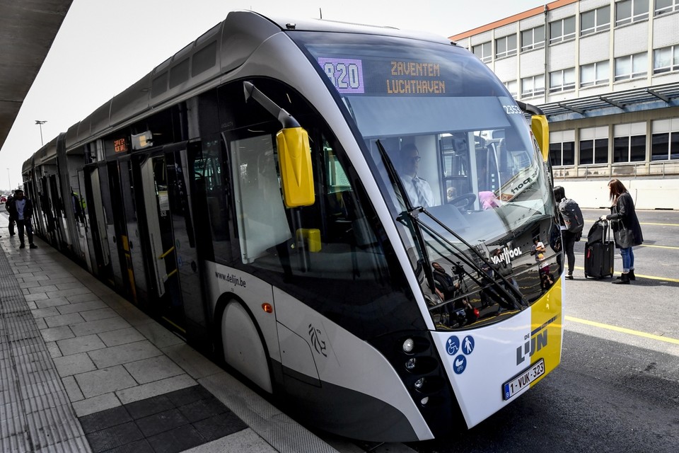 Trots Makkelijk te begrijpen Acrobatiek De Lijn heeft nu ook bussen van 24 meter: de trambussen | Gazet van  Antwerpen Mobile