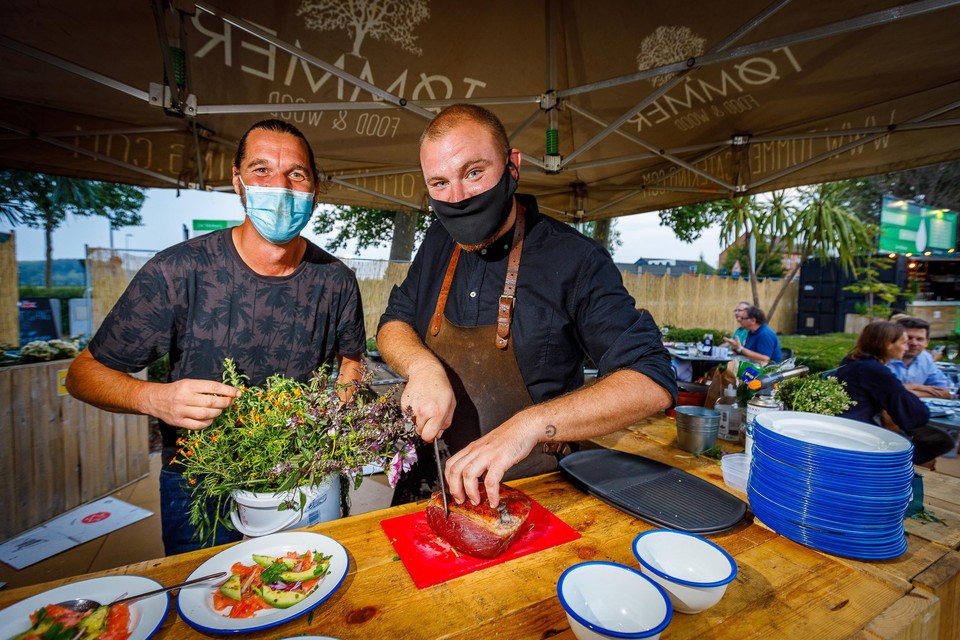 Wouter Joossens en Gerbrecht Voorspoels koken nog tot begin oktober in een zomerbar.
