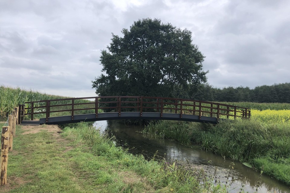 Via het bruggetje kan je heen en weer van Herentals naar Vorselaar wandelen.