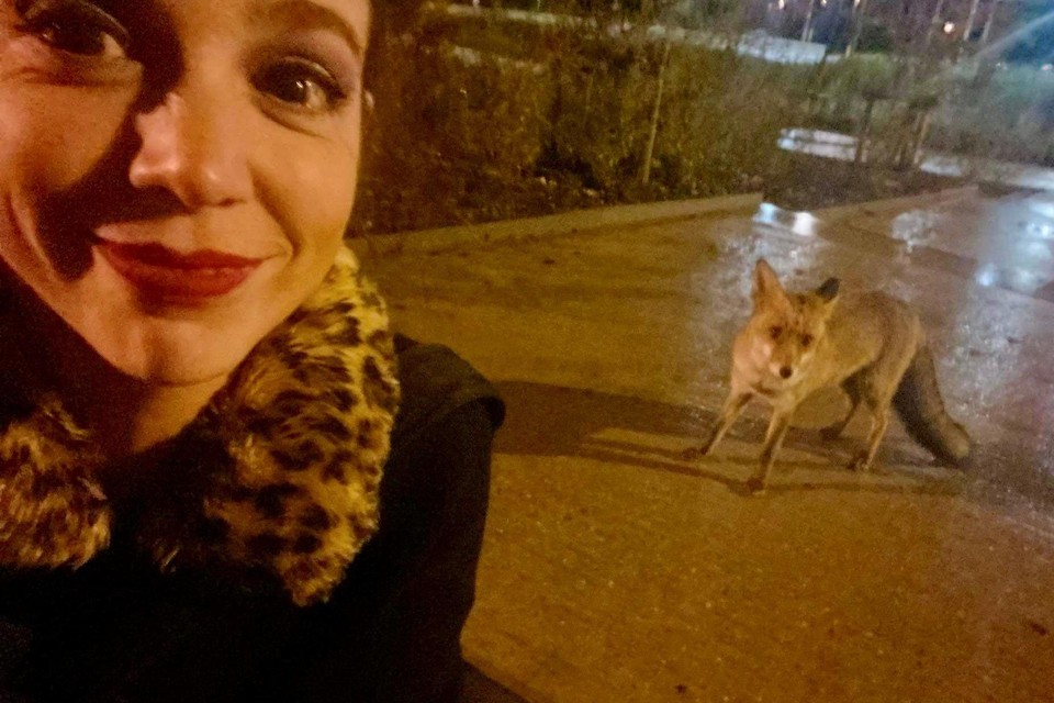 Bilitis Crokaert maakte op het Douanplein een selfie met een vos. “Ik vond dat megaschattig”, zegt ze.