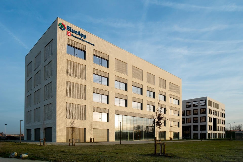 Het nieuwe gebouw van BlueApp ligt pal naast BlueChem, waar groeibedrijven bezig zijn met de chemie van de toekomst.