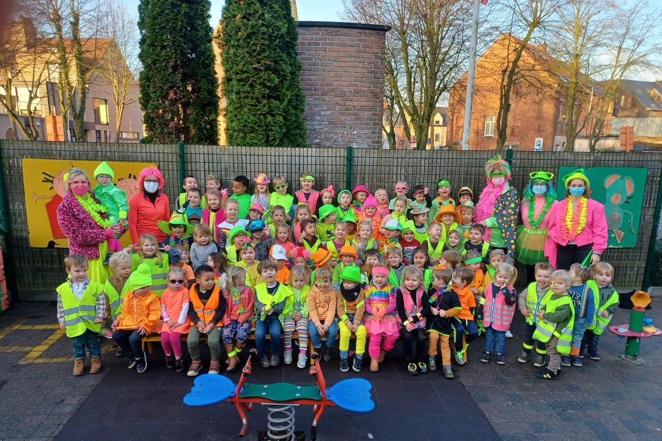 De kleuterschool van GBS De Sleutelbloem kleurt helemaal fluo vandaag.