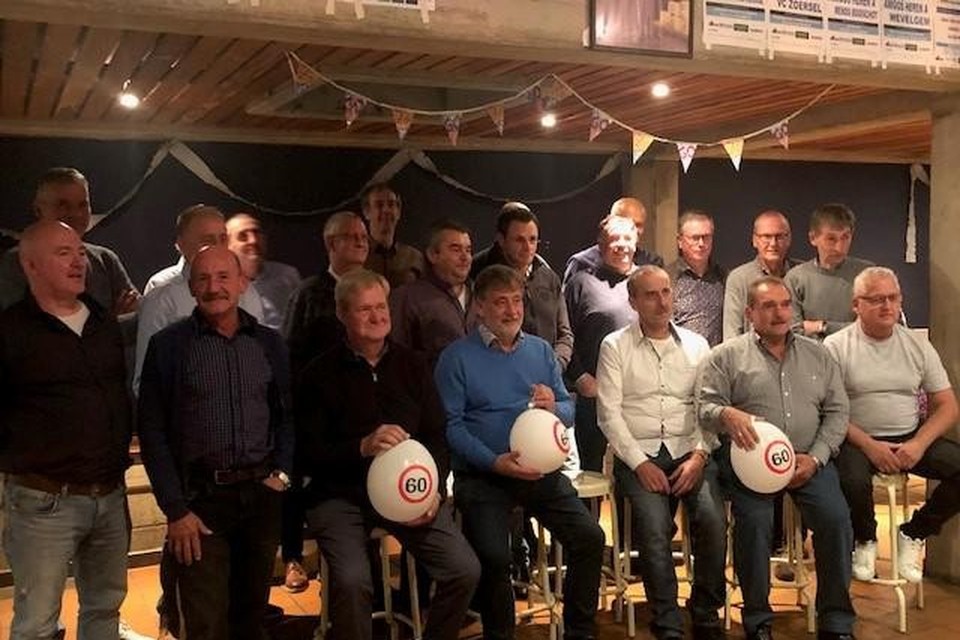 De zestigjarigen kwamen samen in de oude sportkantine van Amigo’s.