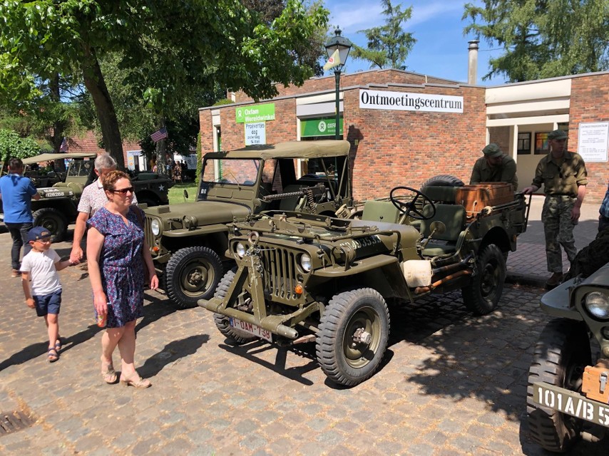Leden van de vzw Spearhead waren met oude militaire voertuigen in Gierle aanwezig op de herdenking van de Tweede Wereldoorlog.