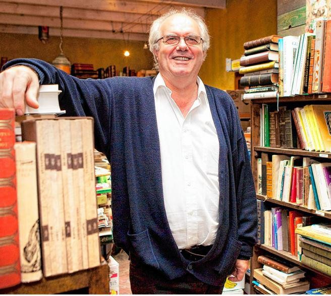 Job Deckers in zijn boekenwinkel in 2012.