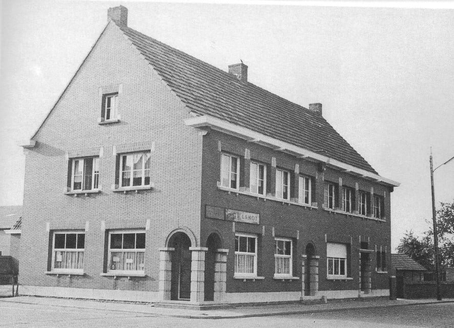 Het vroegere café De Zwaan in Zondereigen.