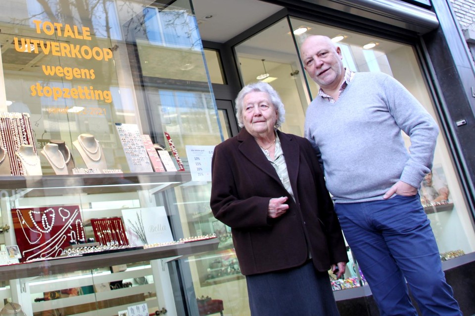 Zoon Peter sluit de zaak die zijn moeder Martha 65 jaar geleden opende.