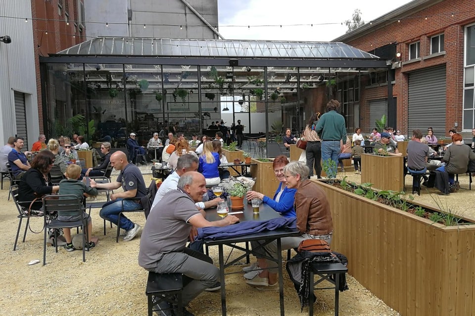 De Bloemfabriek is niet enkel het zomerterras, maar vanaf maandag opent er met De Kas ook een co-workplek.