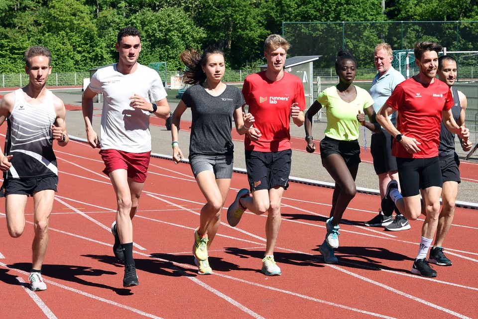 Jochem Vermeulen (tweede van links) gisterochtend tijdens een training in Leuven.