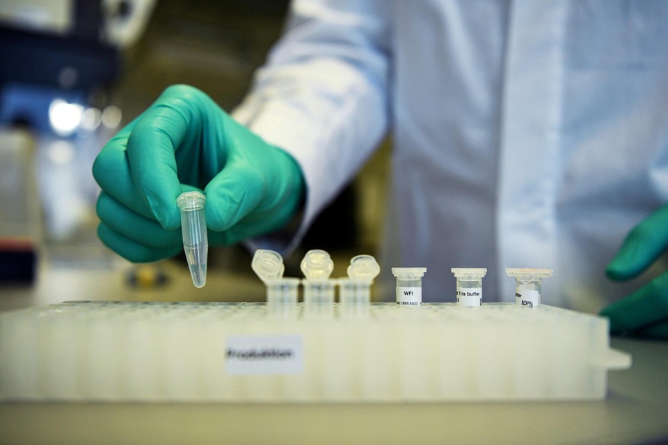 Het CureVac-vaccin blijft voorlopig nog even in de koelkast.