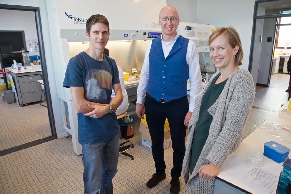 Ingmar Claes, Tom Verlinden en Sarah Lebeer ontwikkelden in samenwerking met Universiteit Antwerpen crèmes en sprays op basis van bacteriën die acne en schimmel bestrijden. 
