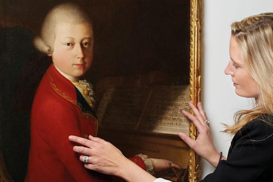Onder meer Astrid Centner, directeur van Chrstie’s Belgium komt naar De Vogelenzang. Een van haar belangrijkste ontdekkingen is een portret van Mozart.