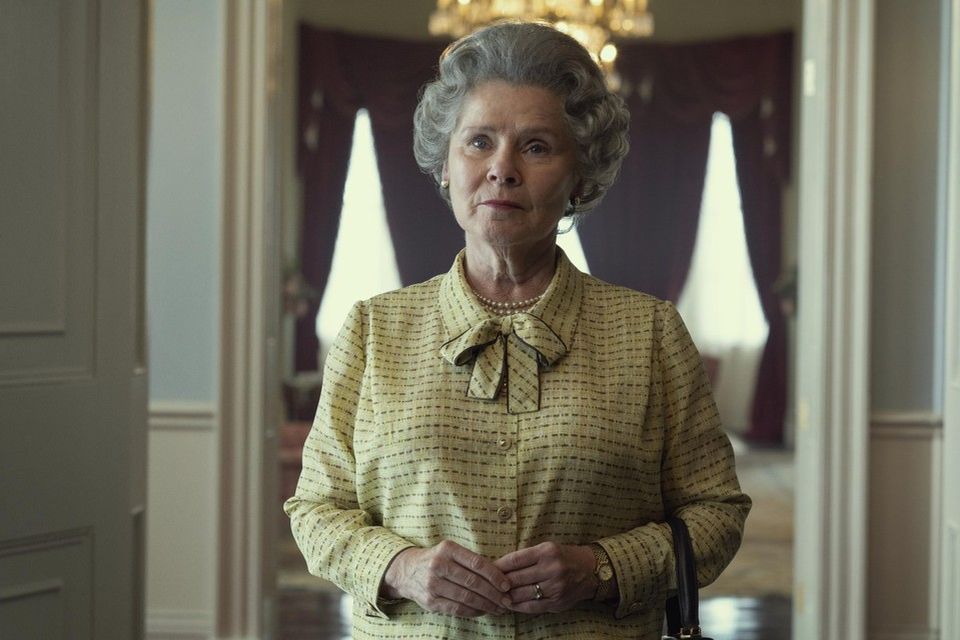 Imelda Staunton als Queen Elizabeth  