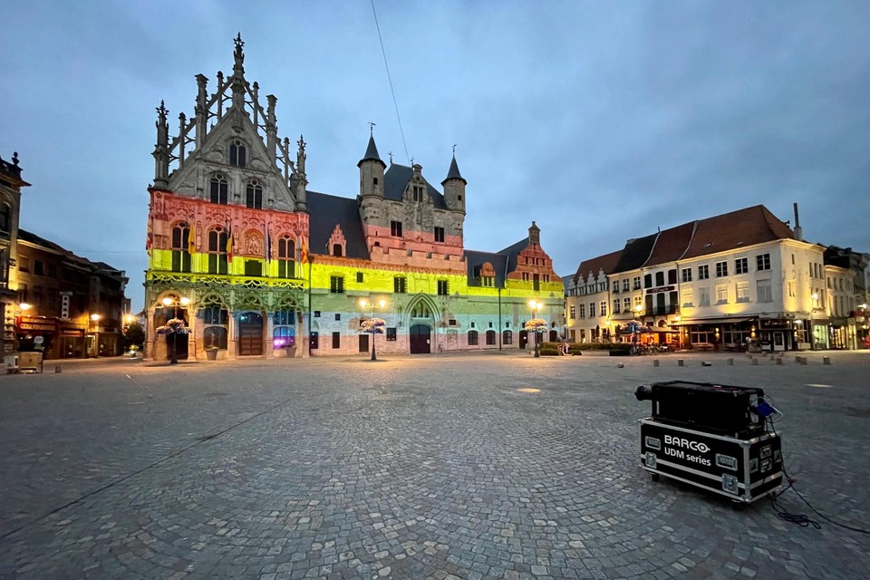 Door het hart van de stad in regenboogkleuren te hullen, verklaart Mechelen zich solidair met München.