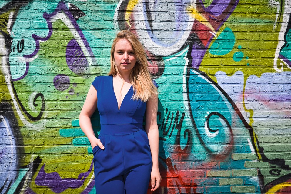 Actrice Lotte Stevens blijft ondanks de gitzwarte periode voor de cultuursector positief. “Stilaan komt er weer wat kleur in mijn agenda.”