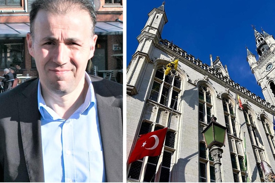 Op voorstel van raadslid Hasan Bilici (Vooruit) werd de Turkse vlag aan het stadhuis halfstok gehangen.