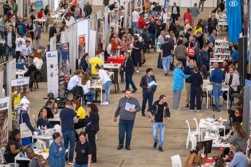 Veel ex-werknemers bezochten dinsdag de jobbeurs in de Mechelse Nekkerhal.