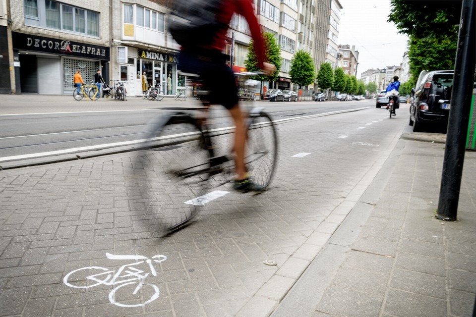 Anonieme bewoners schilderden recent als protestactie een fietspad op de Turnhoutsebaan. Het Antwerpse stadsbestuur plant nu zelf een aantal belangrijke ingrepen. 