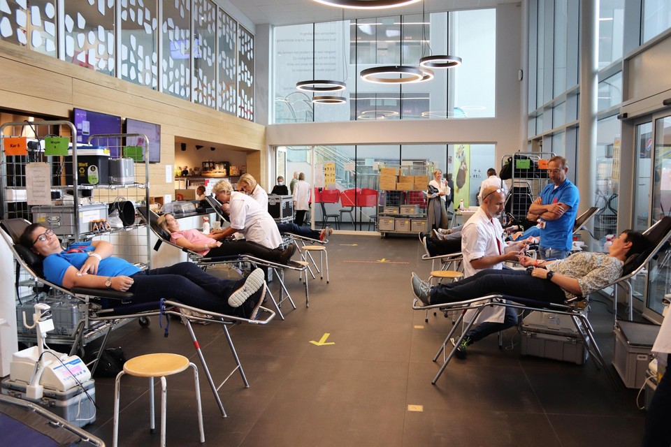 De cafetaria van het ziekenhuis werd omgebouwd tot donorruimte. 