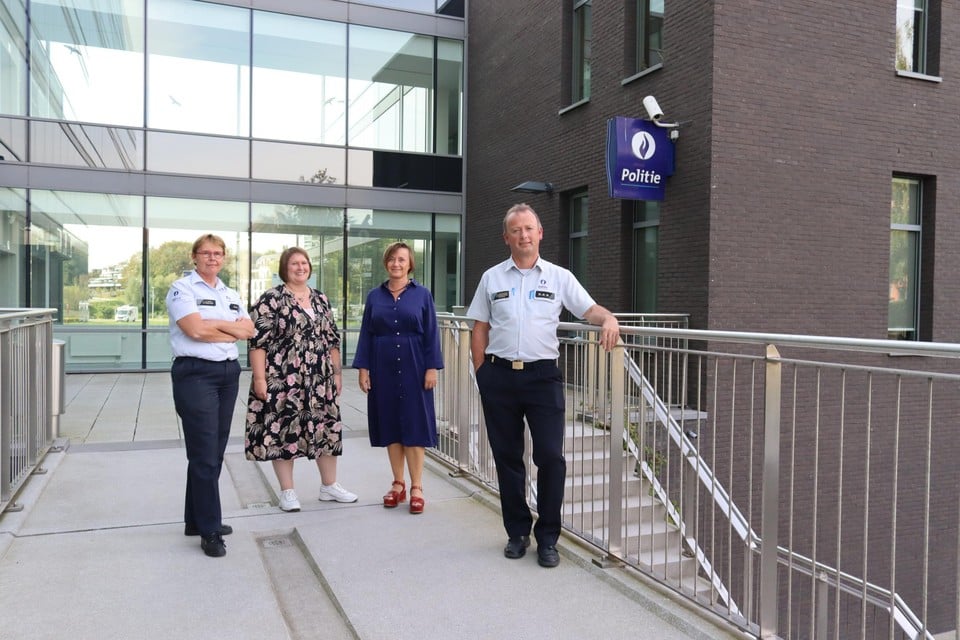 Korpschef Wim Pieteraerens (rechts) maakt met een eigen jobevent kandidaat-agenten warm voor zijn korps.