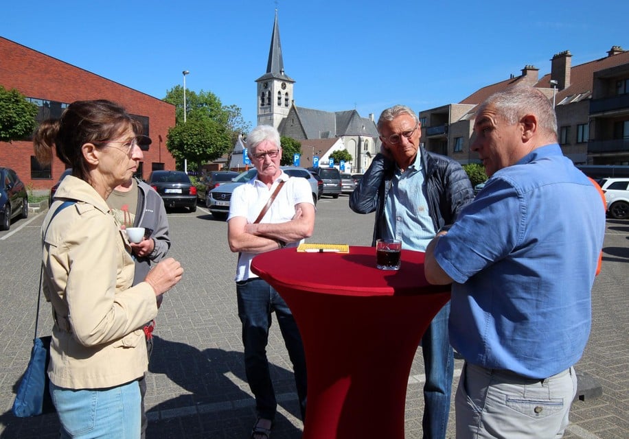 Borsbeeks burgemeester Van Berckelaer beantwoordde de vragen van zijn inwoners. 