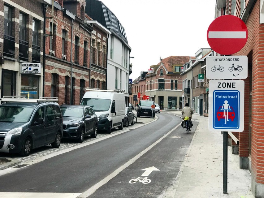 Fietsers mogen in beide richtingen voor de Jan Frans Willemsstraat.