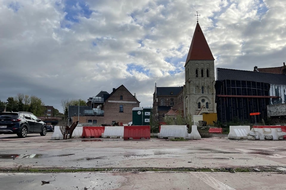 De Steylaertssite in het centrum van Berlaar doet tijdelijk dienst als openbare parking, maar er staan appartementen gepland.