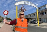 thumbnail: Sonja Hendrickx is al meer dan twintig jaar gemachtigd opzichter. Meestal vind je haar terug op de Heiststeenweg in Beerzel.