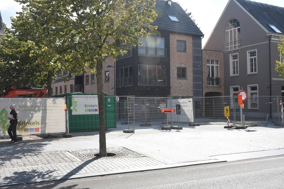 De natuursteenherstelling op het kruispunt Markt-Rivierstraat is donderdag afgerond.